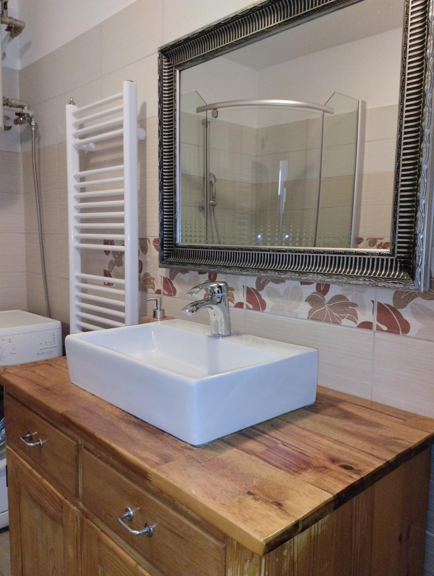 Prime Apartment ไพราน ภายนอก รูปภาพ